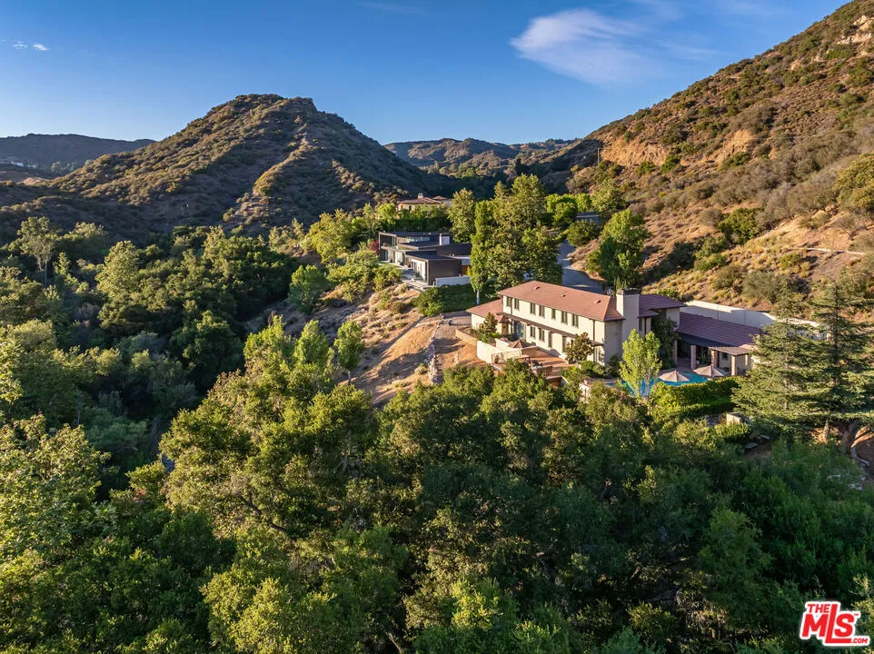1045 Cold Canyon Road, Calabasas, California 91302 home-pic-25